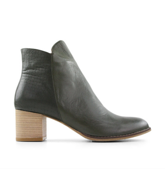 Bueno Essa Ankle Boots - black leather upper