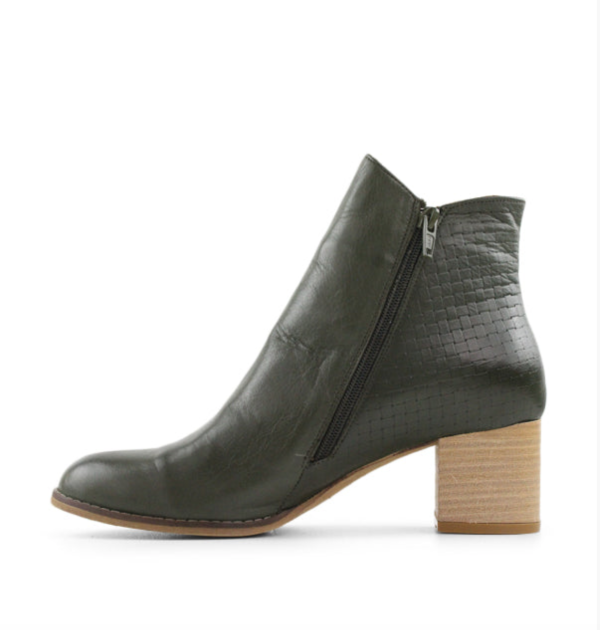 Bueno Essa Ankle Boots - black side view 